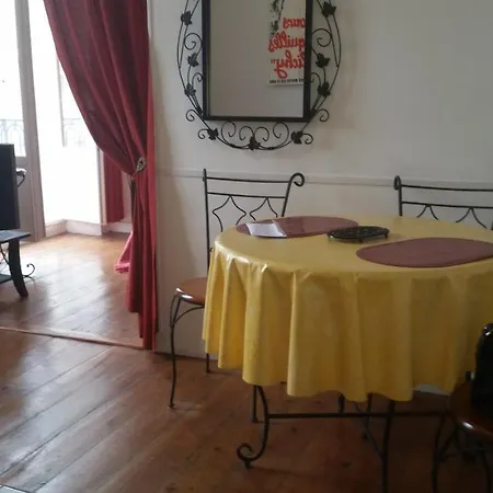 Center Twin Bedroom شقة